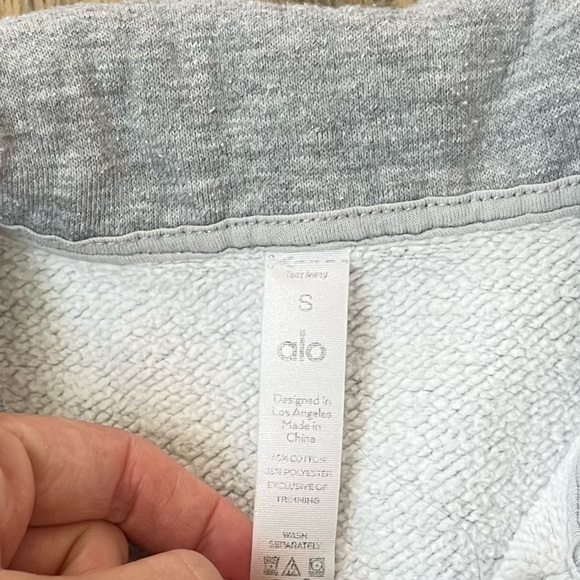 Alo Yoga Cropped Gray Sweater Sz S 3 Button - Picture 3 of 5